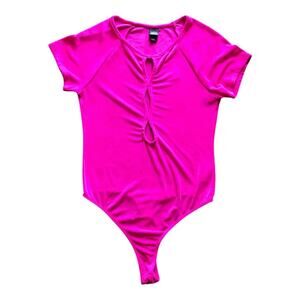 Wild Fable NWT Womens Trendy Cut-Out Sleek Bodysuit Bold Vibrant Pink Sz Medium